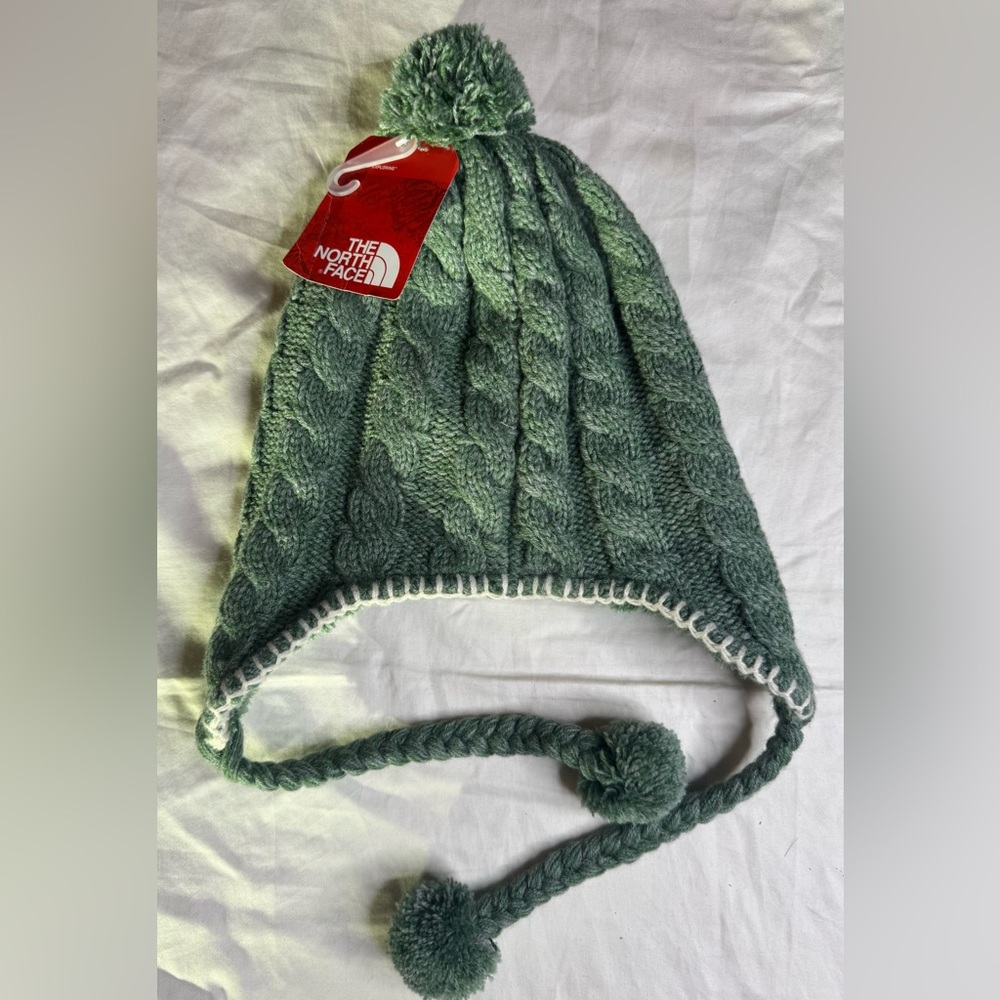 NWT The North Face women’s Beanie (Myrtle / Sea Spray Green)